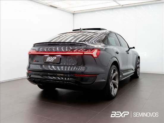 AUDI-SQ8 E-TRON-2023