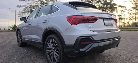 AUDI-Q3-2023