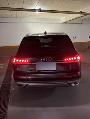 AUDI-Q7-2021