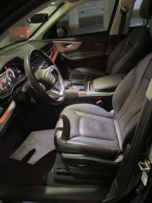 AUDI-Q7-2021