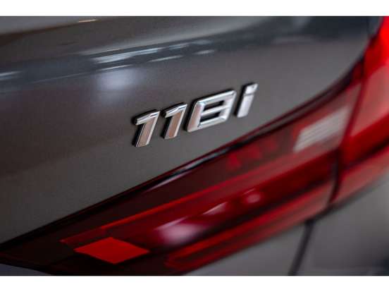 BMW-118i-2022