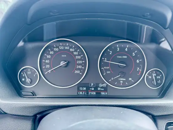 BMW-320i-2015