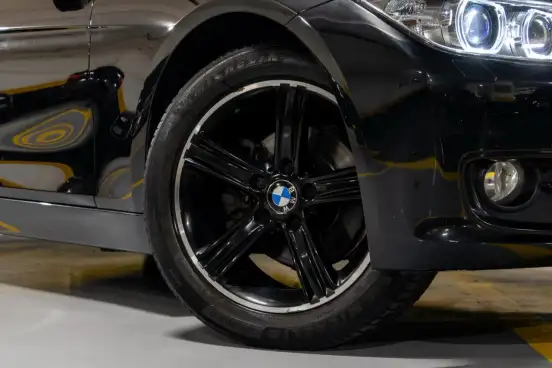 BMW-320i-2015