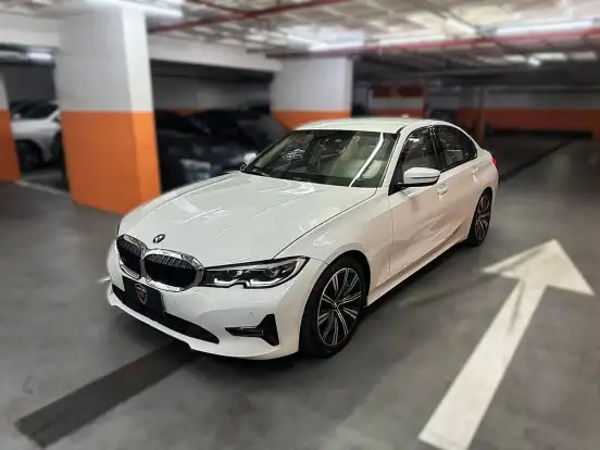 BMW-320i-2021