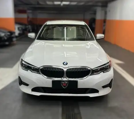 BMW-320i-2021