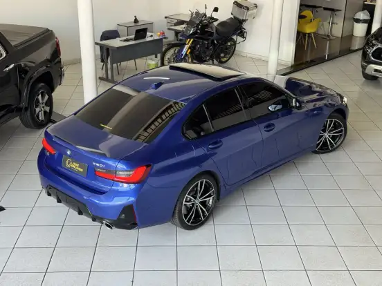 BMW-320i-2023
