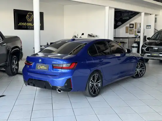 BMW-320i-2023
