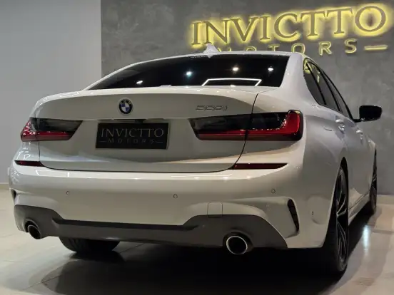 BMW-320i-2021