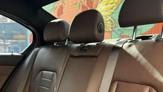 BMW-320i-2022