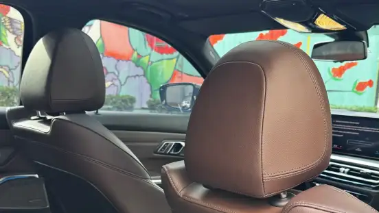 BMW-320i-2022