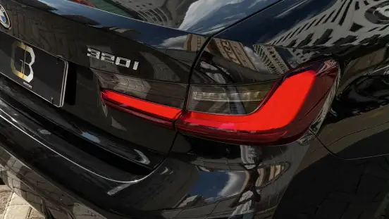 BMW-320i-2022