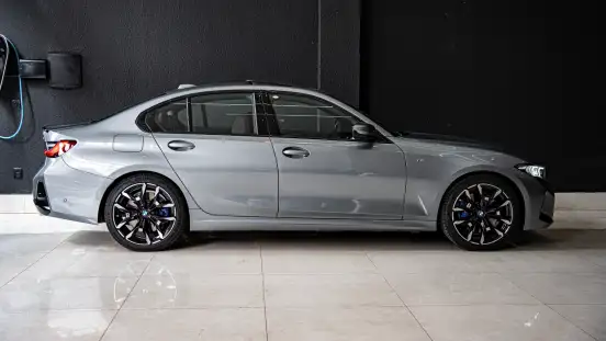 BMW-320i-2025