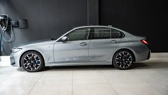 BMW-320i-2025