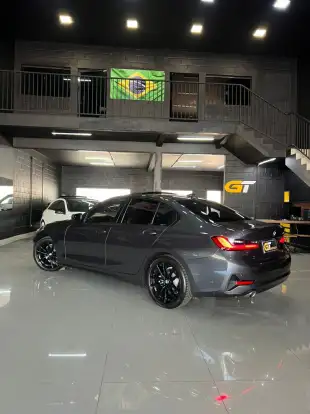 BMW-320i-2021