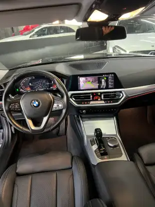 BMW-320i-2021