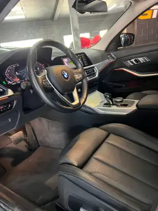 BMW-320i-2021