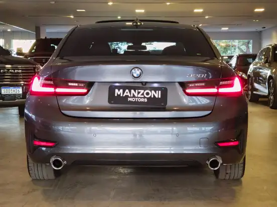 BMW-320i-2021