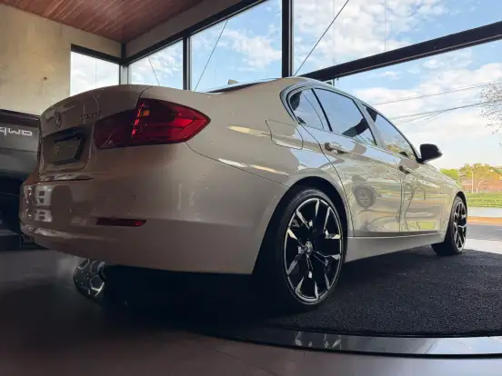 BMW-320i-2014