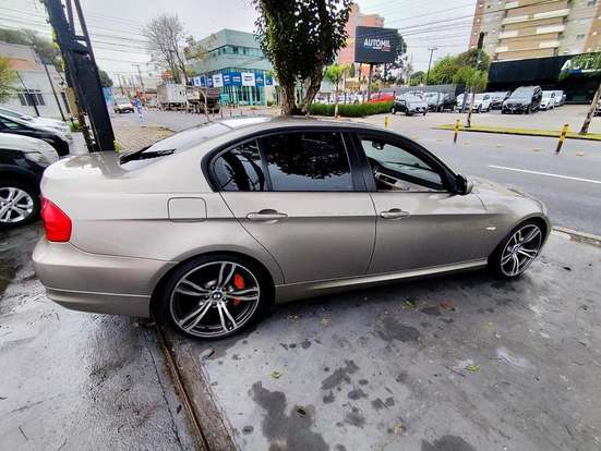 BMW-320i-2009