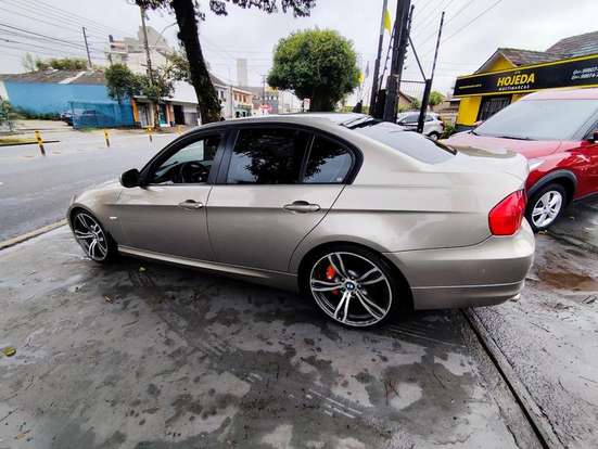 BMW-320i-2009