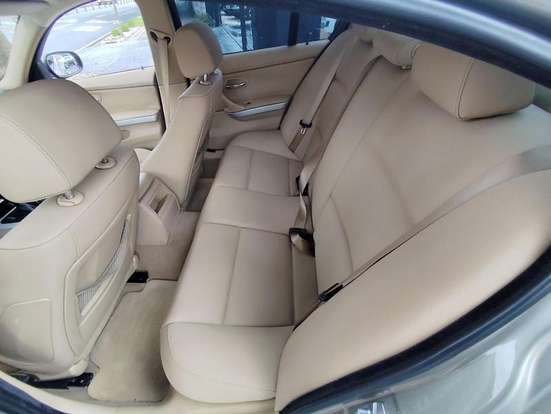 BMW-320i-2009
