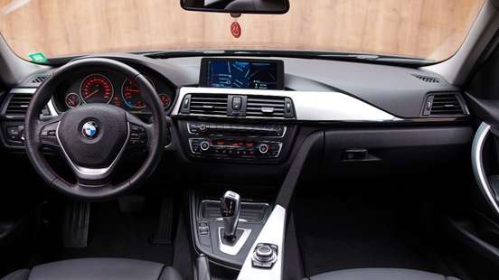 BMW-320i-2013