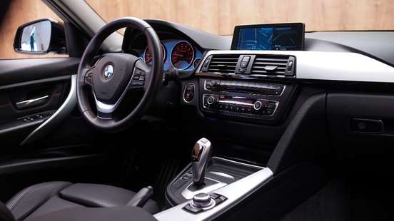 BMW-320i-2013