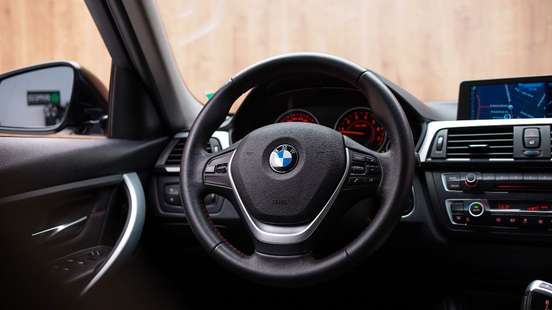 BMW-320i-2013