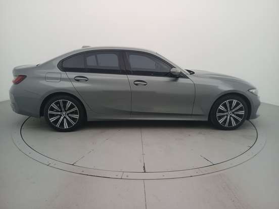 BMW-320i-2022