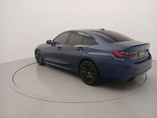 BMW-320i-2023