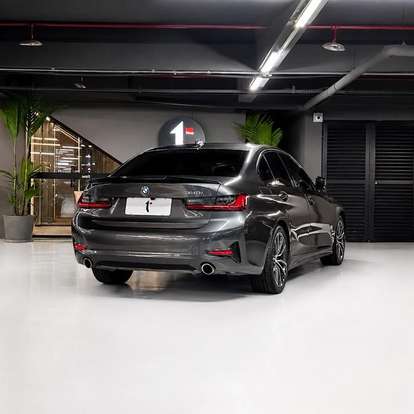 BMW-320i-2022