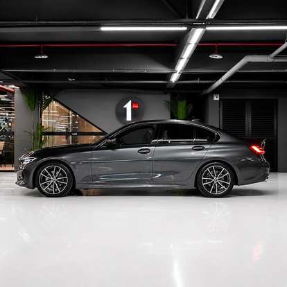 BMW-320i-2022