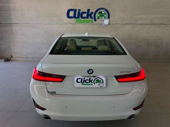 BMW-320i-2021