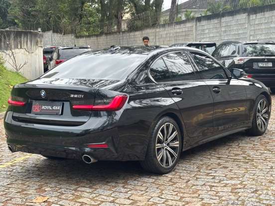 BMW-320i-2022