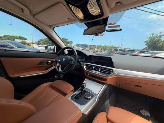 BMW-320i-2022