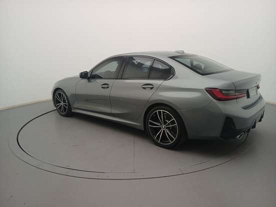 BMW-320i-2023