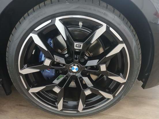 BMW-320i-2025