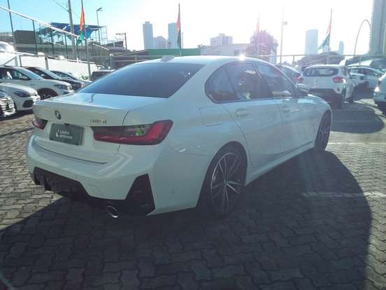 BMW-320i-2024