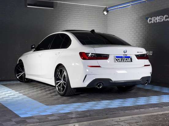BMW-320i-2021