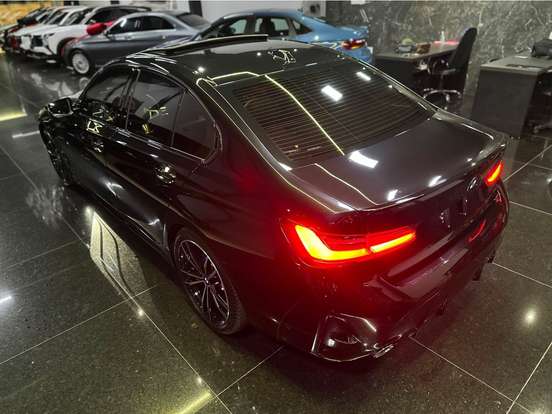 BMW-320i-2024