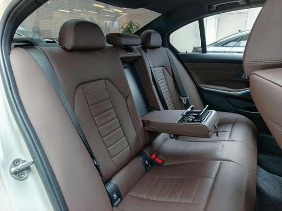 BMW-320i-2025