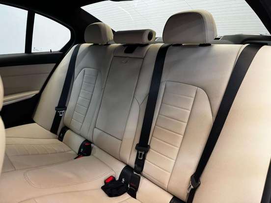 BMW-320i-2025