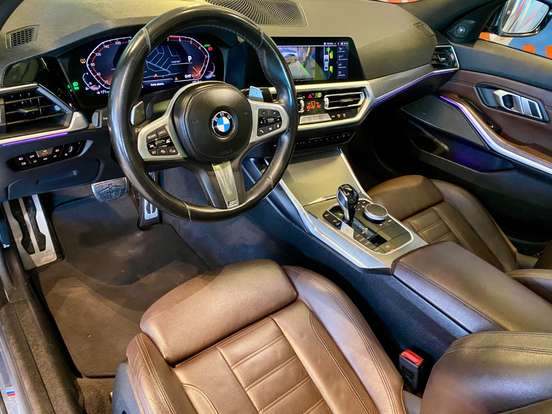 BMW-320i-2021