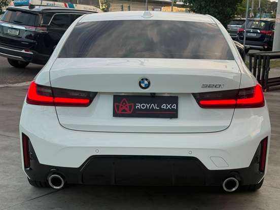 BMW-320i-2023