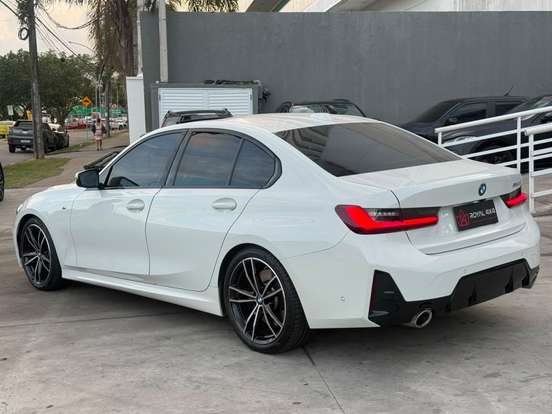 BMW-320i-2023