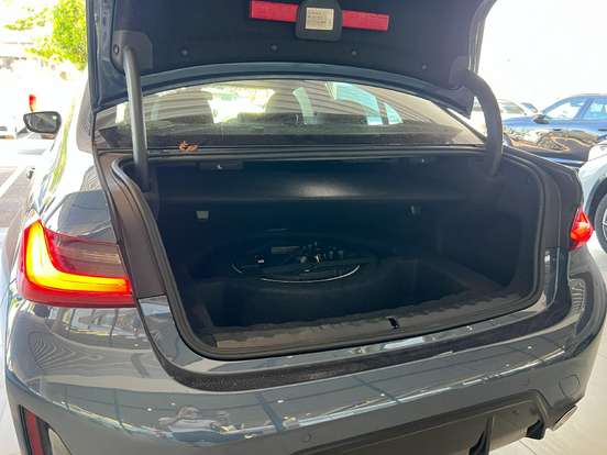 BMW-320i-2025