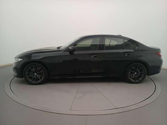 BMW-320i-2022