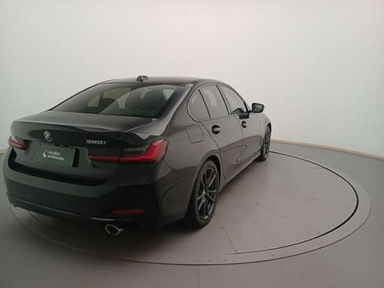 BMW-320i-2022