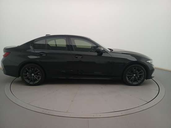 BMW-320i-2022