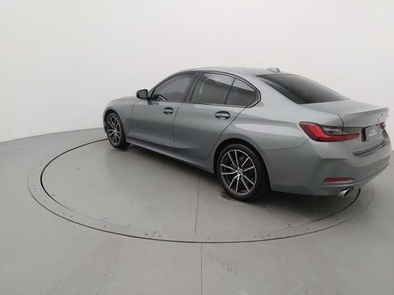 BMW-320i-2023